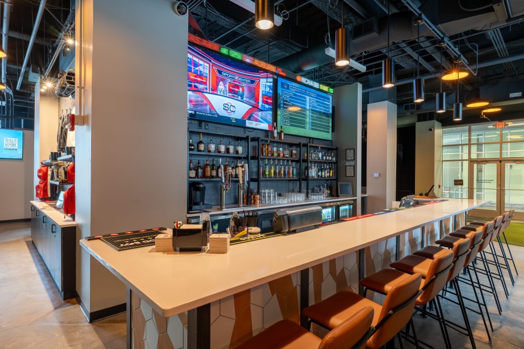 Premium NetPar Omaha indoor golf simulator with TrackMan technology and professional instruction